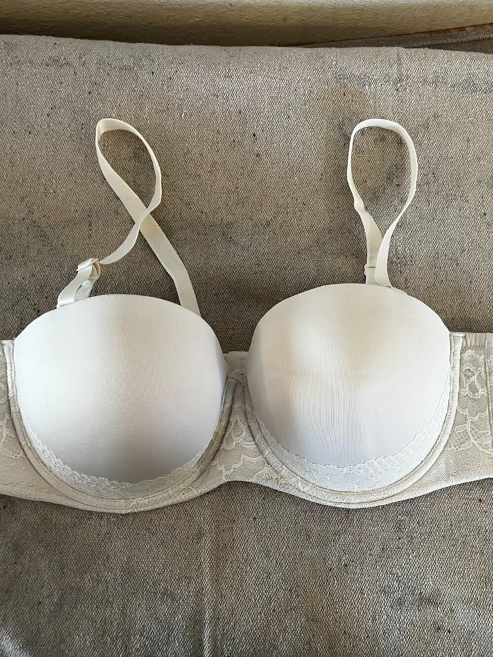Torrid Woman's Plus-Size Cream Lace Push-Up Removable Strap Bra Sz 40DD